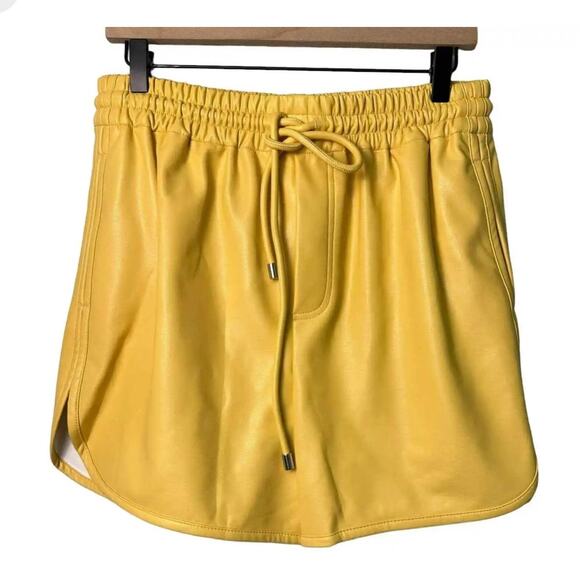 A.L.C. ALC Ryder Faux Leather Shorts High Rise Yellow NWOT Stylish Classic - Picture 3 of 9